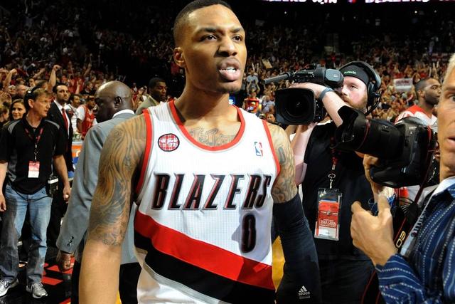 弗格投篮碰到徐杰脸部 杨鸣对着闫军贴脸输出